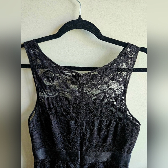 BB Dakota - Elegant Black Sleeveless Lace Overlay Dress - Size 8 - Picture 3 of 6